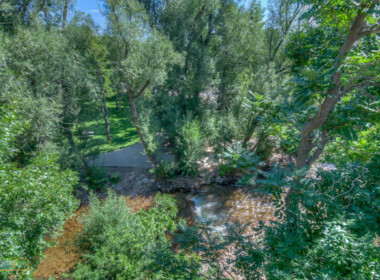 09-1605_Balcony_Overlooking_Creek_5TMDE_E_640