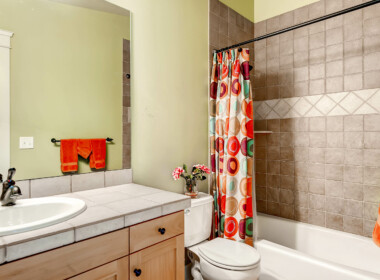 1412-North-Street-Boulder-CO-print-013-2nd-Floor-Bathroom-2700x1797-300dpi
