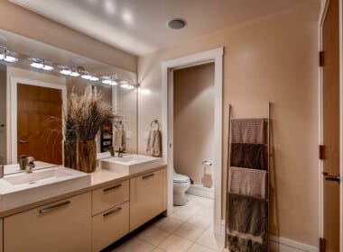 700-Pearl-St-Units-1-and-2-large-011-9-Master-Bathroom-1500x999-72dpi