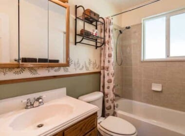 8943-Cody-Ct-Westminster-CO-small-011-4-Bathroom-666x445-72dpi