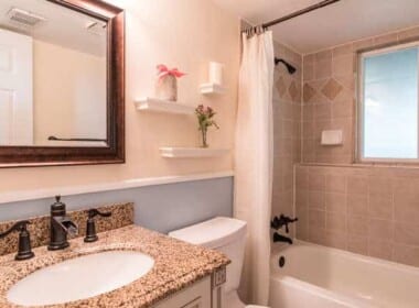 8943-Cody-Ct-Westminster-CO-small-018-10-Bathroom-666x445-72dpi