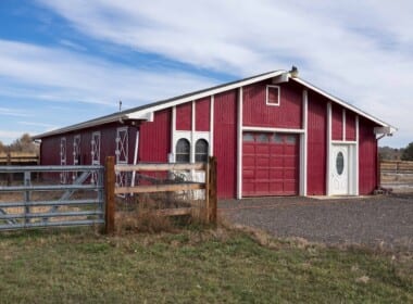 Horse-Barn2