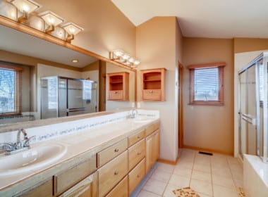 4090 Old Westbury Ct Boulder-large-013-015-2nd Floor Master Bathroom-1500x1000-72dpi