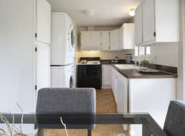 Dining to Kitchen